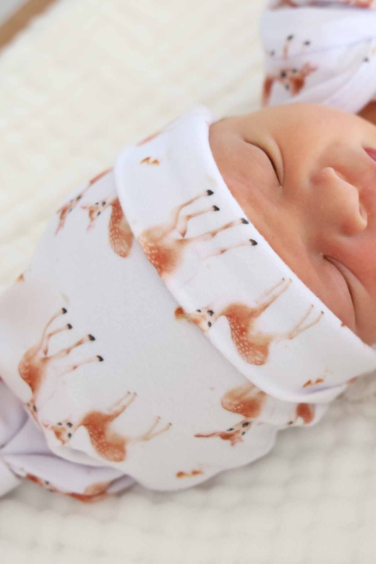 Friendly Fawns Newborn Baby Knot Gown & Hat Set