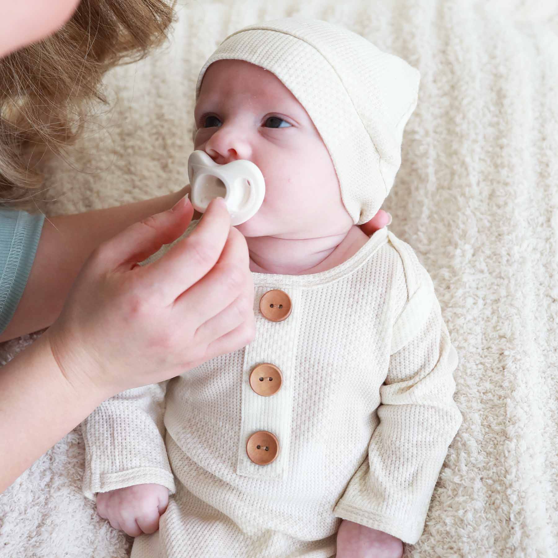 Big Check Bamboo Waffle Newborn Baby Knot Gown & Hat Set | Sand