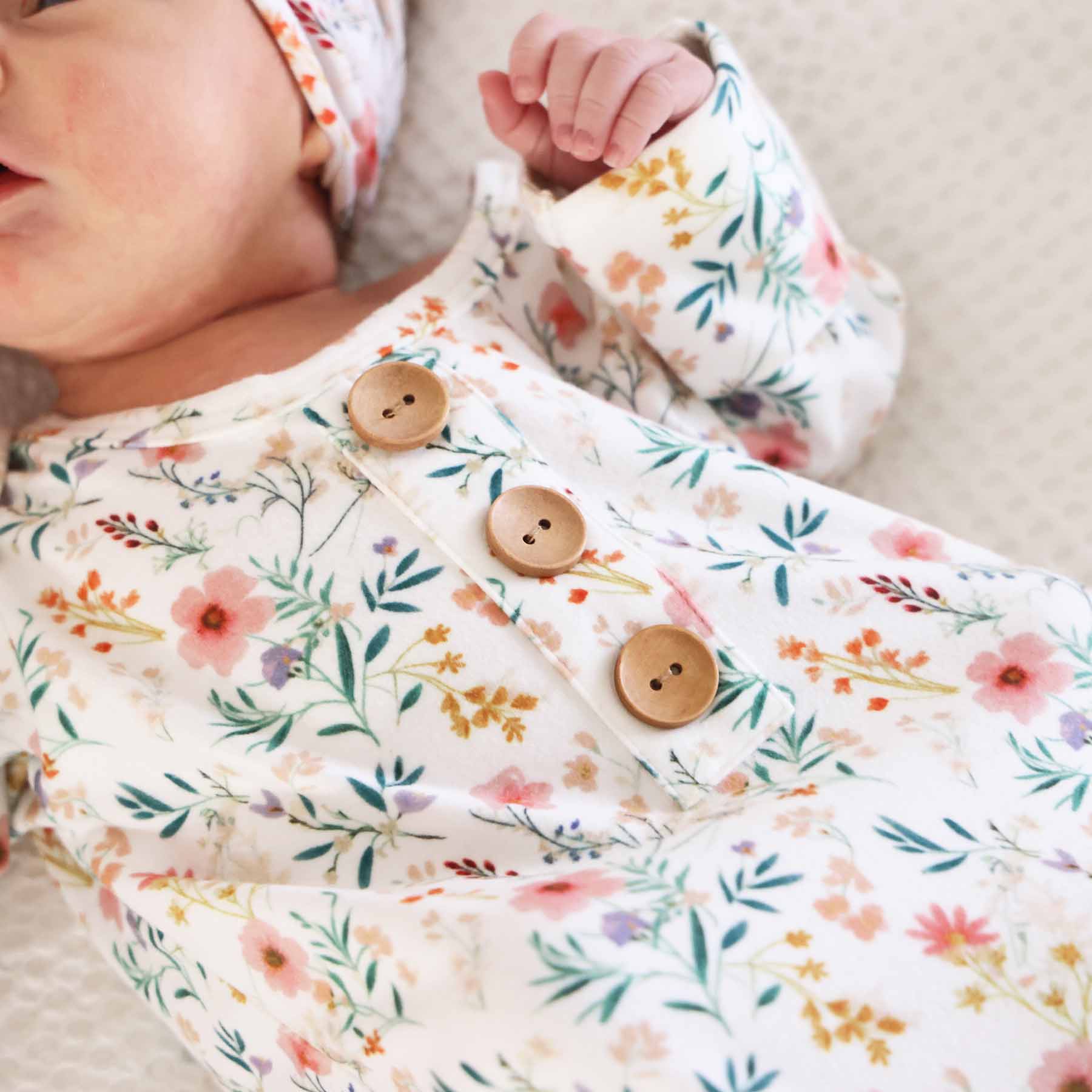 Winnie's Wildflowers Newborn Baby Knot Gown & Hat Set